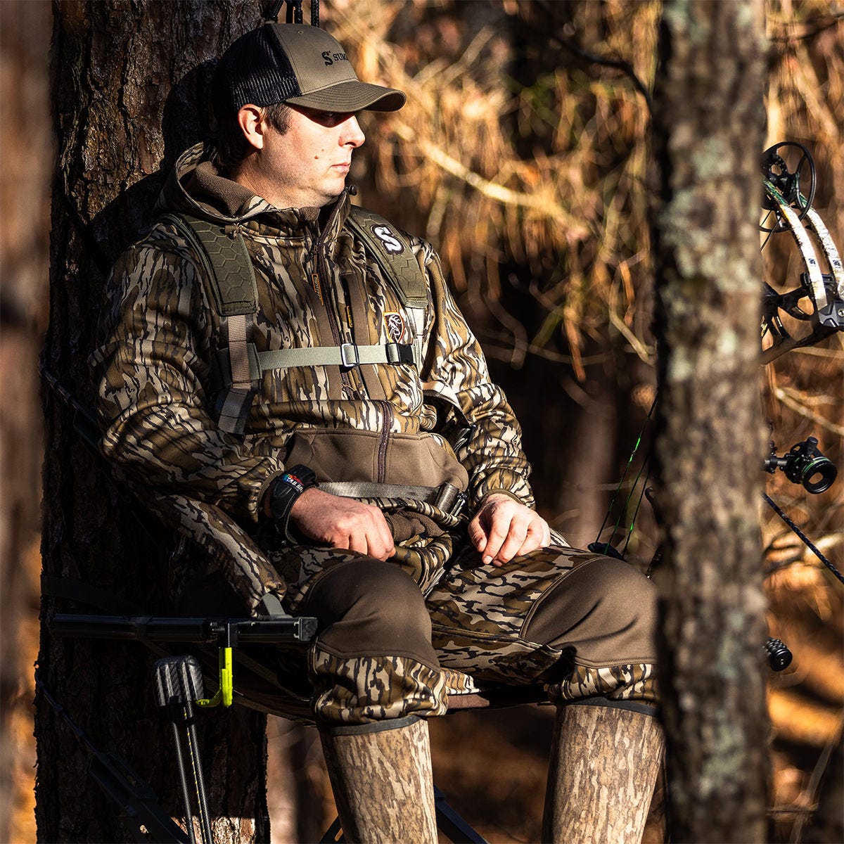 Man in camo sits in the Dual Threat PRO SD that is in the Hand Climber configuration, allowing for a full open front, great for bow hunting.