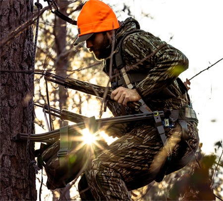 Hunter in Dual Threat PRO SD climbing treestand