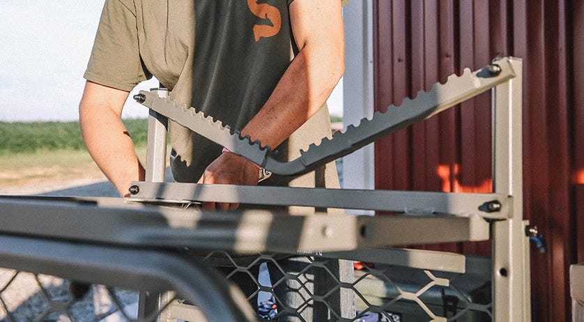 Assembling treestand